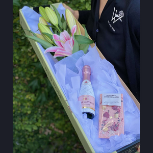 Pretty In Pink Flower Gift Box | Auckland Grocery Delivery Get Pretty In Pink Flower Gift Box delivered to your doorstep by your local Auckland grocery delivery. Shop Paddock To Pantry. Convenient online food shopping in NZ | Grocery Delivery Auckland | Grocery Delivery Nationwide | Fruit Baskets NZ | Online Food Shopping NZ Get Pink Flowers, Bubbles and Chocolate Gift Basket delivered NZ wide. If you're looking for a Mothers Day Gift Basket that will impress, this is it. 