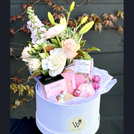 Spoil Her Hat Box | Auckland Grocery Delivery Get Spoil Her Hat Box delivered to your doorstep by your local Auckland grocery delivery. Shop Paddock To Pantry. Convenient online food shopping in NZ | Grocery Delivery Auckland | Grocery Delivery Nationwide | Fruit Baskets NZ | Online Food Shopping NZ Floral Gift Basket delivered same day Auckland-wide for free to spoil your loved one on any occasion. Afterpay & Laybuy available.